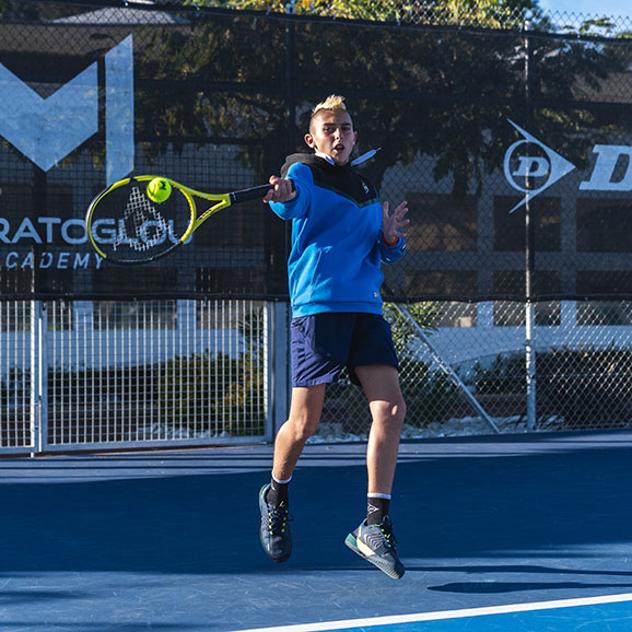 Jugend-Tennisspieler und Tennisschläger Dunlop SX
